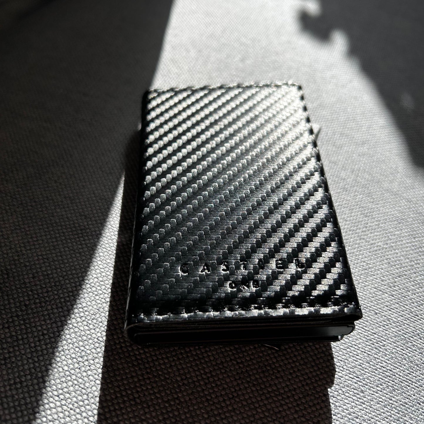 The Smart Wallet 'Carbon Fiber'